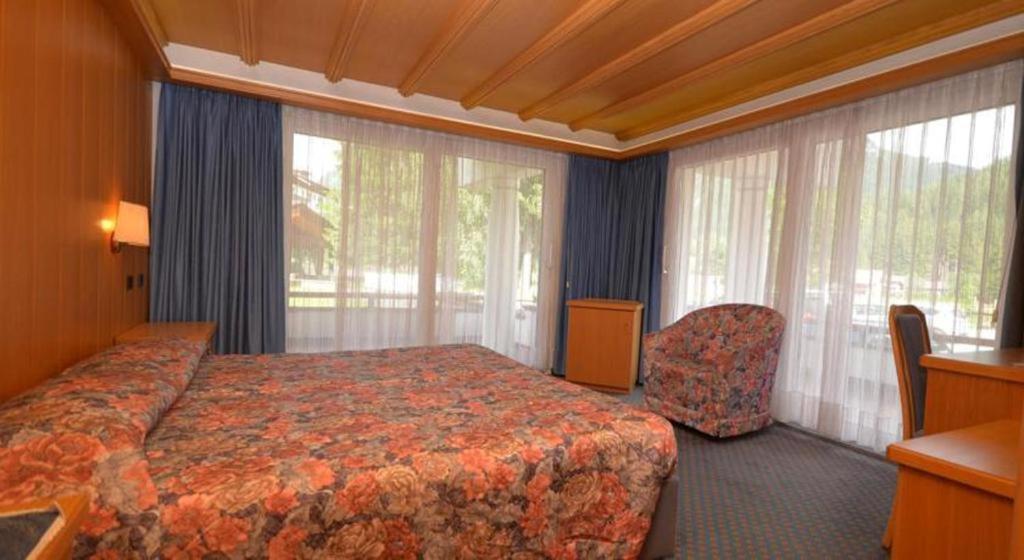 Residenza E Appartamenti Le Colonnine Pozza di Fassa Exterior foto